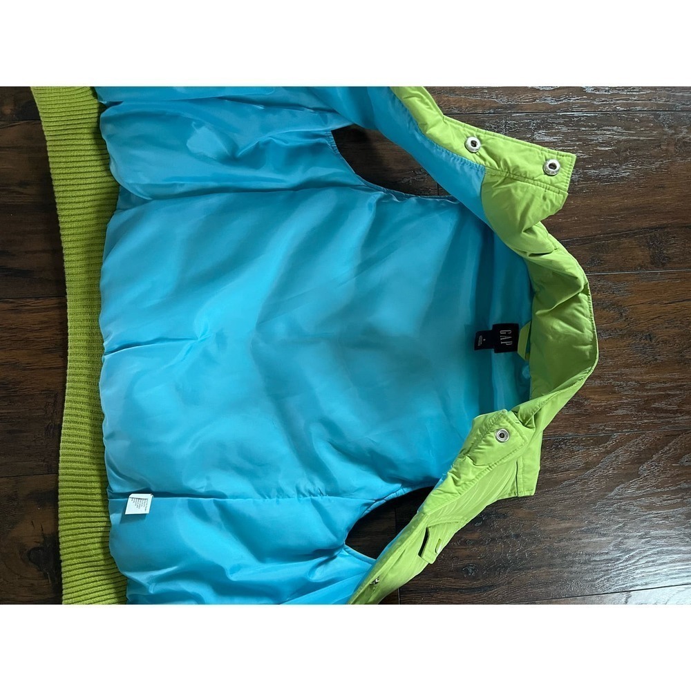GAP Women's Puffer Vest - Picture 3 of 4